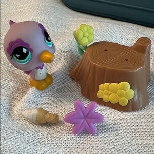Littlest Pet Shop Lavendar Hummingbird Figure with Tree Stump, Star, & Ice Cream